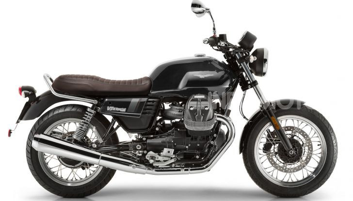 Moto Guzzi V7 Night Pack: la classic per eccellenza da oggi con fari a LED - Foto 4 di 4