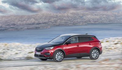 Opel Grandland X: arriva l’ibrido plug-in con trazione anteriore