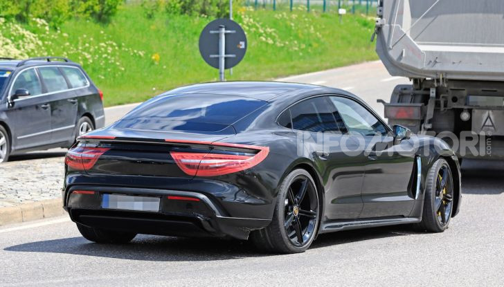 Porsche Taycan, che book: toccate le 30.000 prenotazioni - Foto 18 di 43