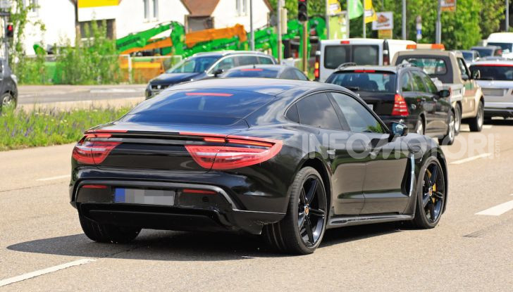 Porsche Taycan, che book: toccate le 30.000 prenotazioni - Foto 25 di 43