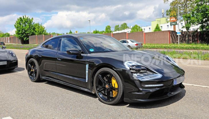 Porsche Taycan, che book: toccate le 30.000 prenotazioni - Foto 34 di 43