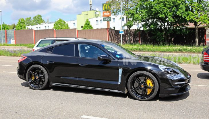 Porsche Taycan, che book: toccate le 30.000 prenotazioni - Foto 35 di 43