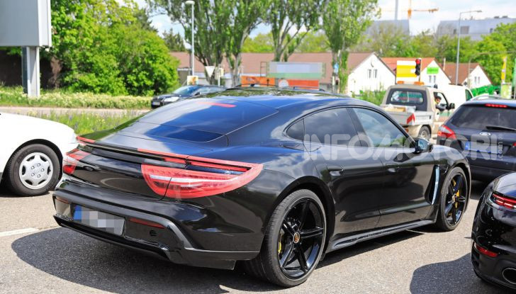 Porsche Taycan, che book: toccate le 30.000 prenotazioni - Foto 36 di 43