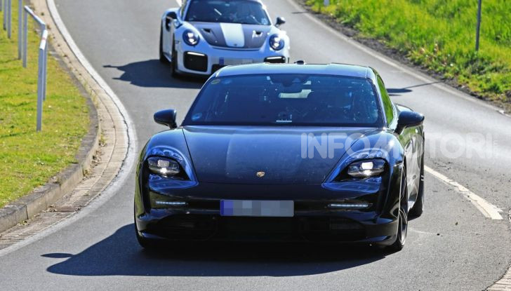 Porsche Taycan, che book: toccate le 30.000 prenotazioni - Foto 2 di 43