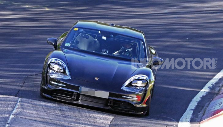 Porsche Taycan, che book: toccate le 30.000 prenotazioni - Foto 38 di 43