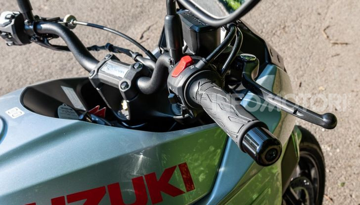 [VIDEO] Prova Suzuki GSX-S 1000 Katana, affilata di nome e di fatto - Foto 11 di 42