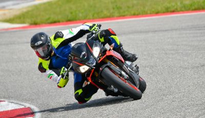 [VIDEO] Test in pista Aprilia Tuono V4 1100 Factory: potente, raffinata ed efficace