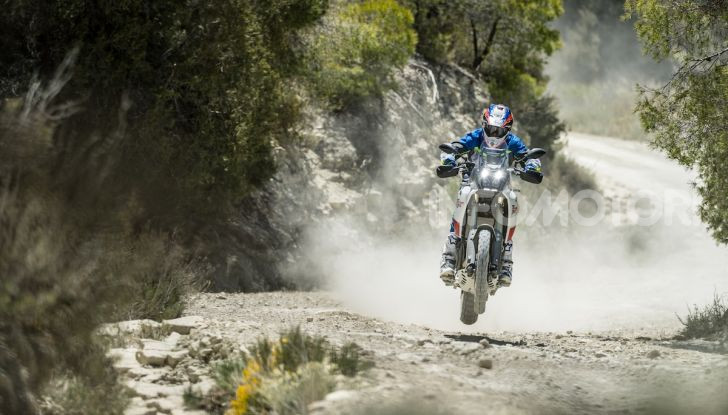 Yamaha Tenere 700 arriva nei concessionari con Explorer e Rally Pack - Foto 3 di 16