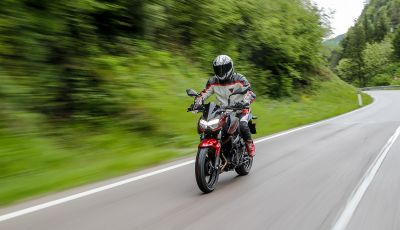 Prova Kawasaki Z400 2019: ecco la nuova naked di Akashi