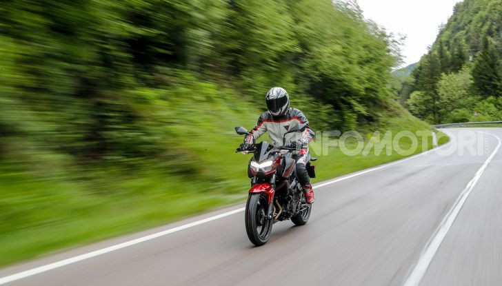 Prova Kawasaki Z400 2019: ecco la nuova naked di Akashi - Foto 1 di 23