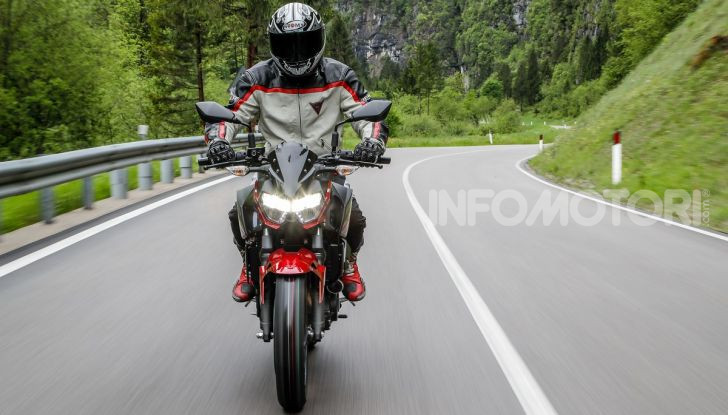 Prova Kawasaki Z400 2019: ecco la nuova naked di Akashi - Foto 6 di 23