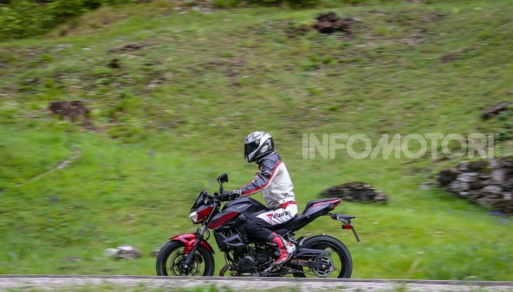 Prova Kawasaki Z400 2019: ecco la nuova naked di Akashi - Foto 7 di 23