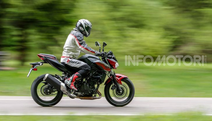 Prova Kawasaki Z400 2019: ecco la nuova naked di Akashi - Foto 9 di 23