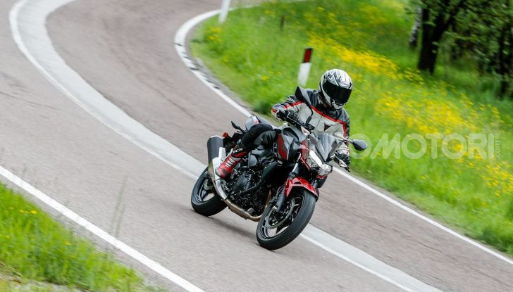 Prova Kawasaki Z400 2019: ecco la nuova naked di Akashi - Foto 13 di 23