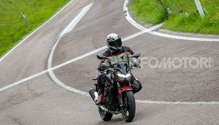 Prova Kawasaki Z400 2019: ecco la nuova naked di Akashi - Foto 14 di 23
