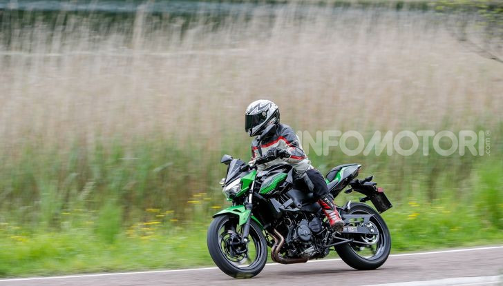 Prova Kawasaki Z400 2019: ecco la nuova naked di Akashi - Foto 15 di 23