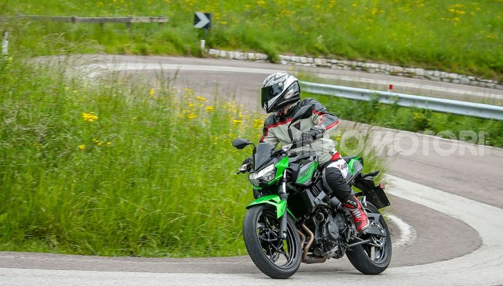 Prova Kawasaki Z400 2019: ecco la nuova naked di Akashi - Foto 19 di 23