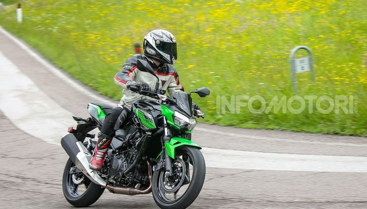 Prova Kawasaki Z400 2019: ecco la nuova naked di Akashi - Foto 21 di 23