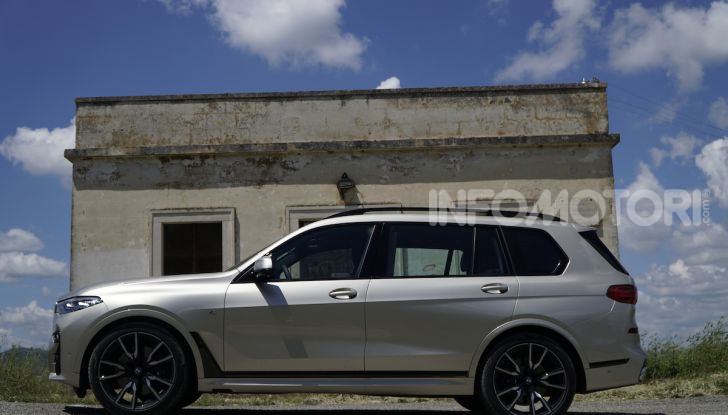 BMW X7 prova su strada del SUV ammiraglia da 94.900 euro - Foto 7 di 25