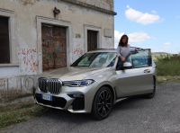 BMW X7 prova su strada del SUV ammiraglia da 94.900 euro