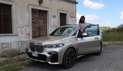BMW X7 prova su strada del SUV ammiraglia da 94.900 euro