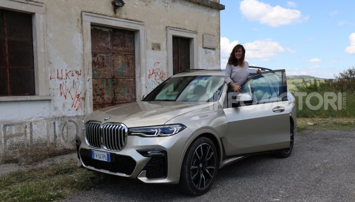 BMW X7 prova su strada del SUV ammiraglia da 94.900 euro - Foto 3 di 25