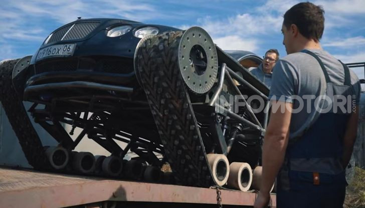 Tuning dalla Russia: ecco la Bentley con il cingolato per andare ovunque - Foto 25 di 32