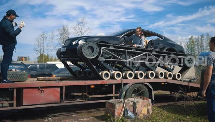 Tuning dalla Russia: ecco la Bentley con il cingolato per andare ovunque - Foto 26 di 32