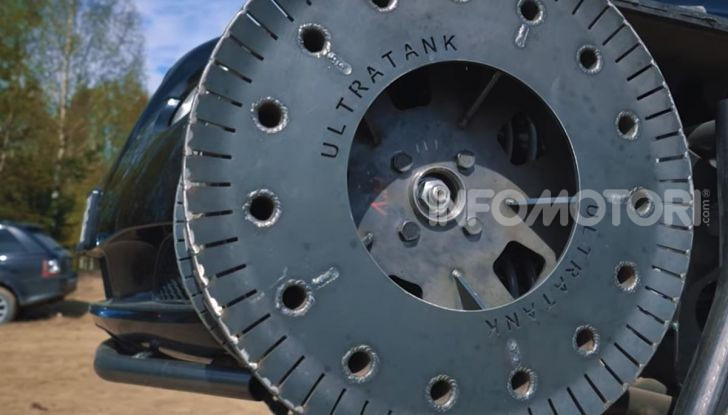 Tuning dalla Russia: ecco la Bentley con il cingolato per andare ovunque - Foto 30 di 32