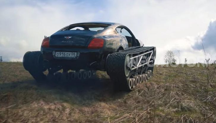 Tuning dalla Russia: ecco la Bentley con il cingolato per andare ovunque - Foto 4 di 32
