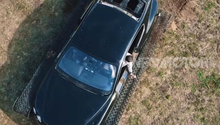 Tuning dalla Russia: ecco la Bentley con il cingolato per andare ovunque - Foto 8 di 32