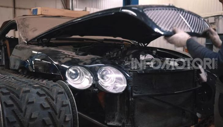 Tuning dalla Russia: ecco la Bentley con il cingolato per andare ovunque - Foto 19 di 32