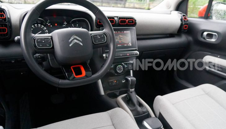 Prova video Citroen C3 Aircross: stilosa si, ma senza perdere in versatilità e spazio - Foto 7 di 50