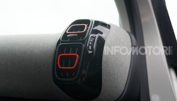 Prova video Citroen C3 Aircross: stilosa si, ma senza perdere in versatilità e spazio - Foto 12 di 50