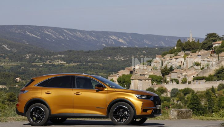 DS 7 Crossback E-Tense 4×4: solo 31 grammi di CO2 al chilometro - Foto 3 di 12