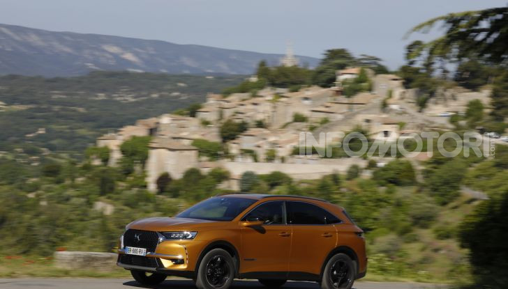 DS 7 Crossback E-Tense 4×4: solo 31 grammi di CO2 al chilometro - Foto 4 di 12