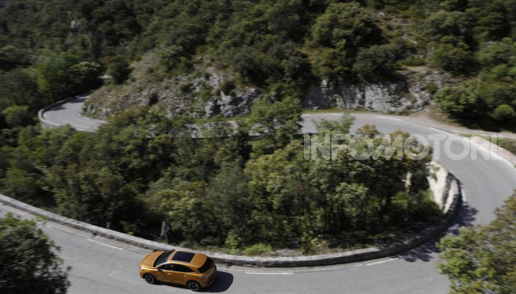 DS 7 Crossback E-Tense 4×4: solo 31 grammi di CO2 al chilometro - Foto 8 di 12