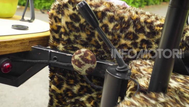 [VIDEO] Edd China ha costruito un divano da 140Km/h omologato per la strada - Foto 12 di 22