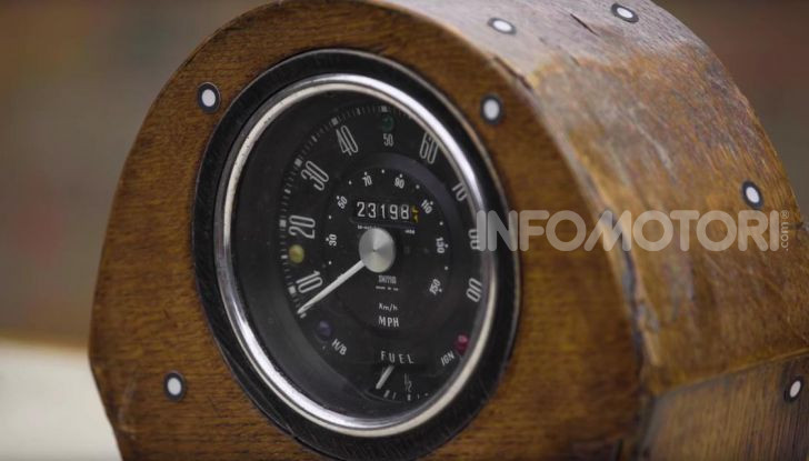 [VIDEO] Edd China ha costruito un divano da 140Km/h omologato per la strada - Foto 13 di 22
