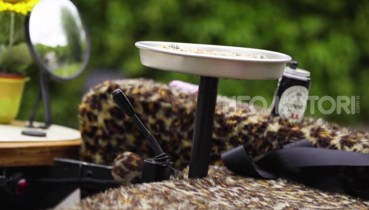 [VIDEO] Edd China ha costruito un divano da 140Km/h omologato per la strada - Foto 14 di 22