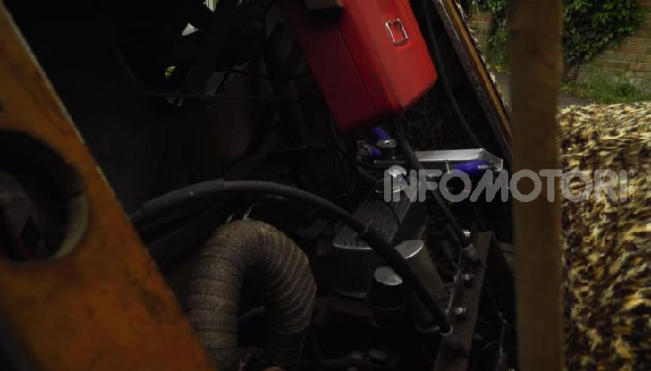 [VIDEO] Edd China ha costruito un divano da 140Km/h omologato per la strada - Foto 15 di 22