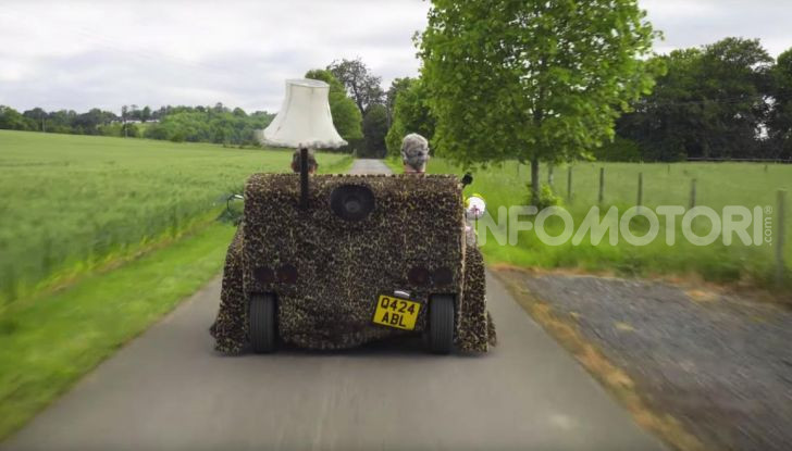 [VIDEO] Edd China ha costruito un divano da 140Km/h omologato per la strada - Foto 7 di 22