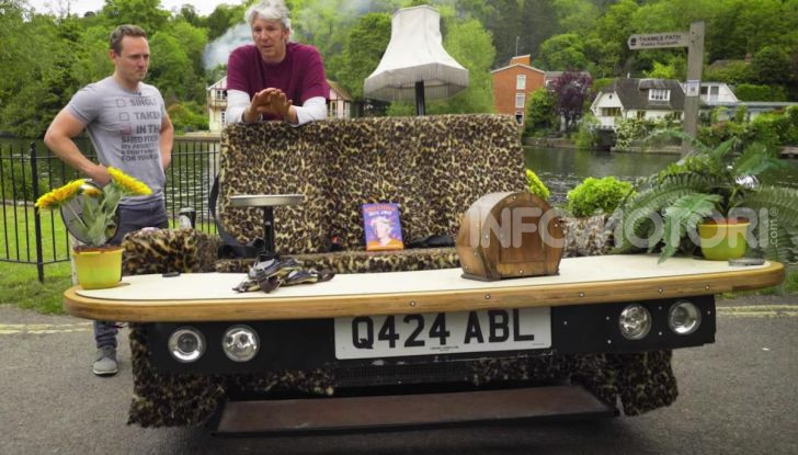 [VIDEO] Edd China ha costruito un divano da 140Km/h omologato per la strada - Foto 2 di 22