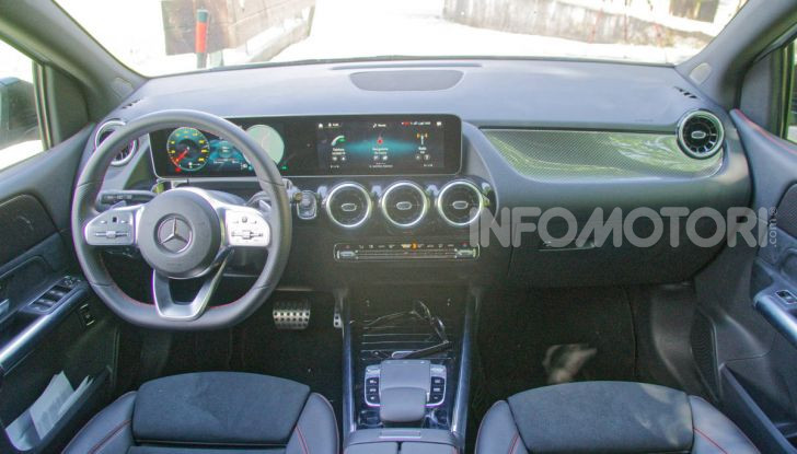 Mercedes Classe B finiture tecnologia spazio MBUX