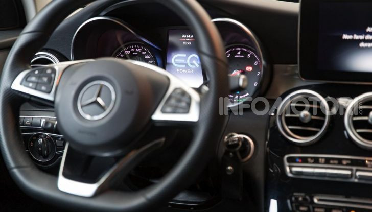 Mercedes-Benz GLC 350e: un passo in avanti verso l’elettrificazione - Foto 32 di 33