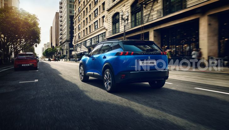Nuova Peugeot 2008: è tutta rinnovata, dallo stile ai motori - Foto 3 di 17