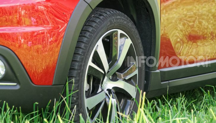 Prova video Peugeot 2008 BlueHDi 120 EAT6, l’abbinata che mancava! - Foto 5 di 48