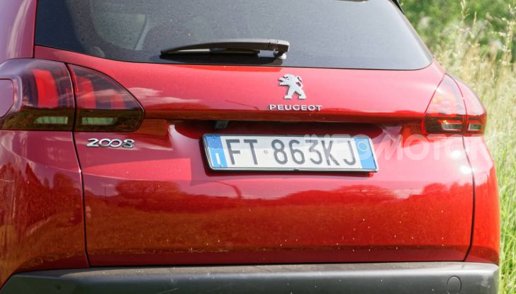 Prova video Peugeot 2008 BlueHDi 120 EAT6, l’abbinata che mancava! - Foto 8 di 48