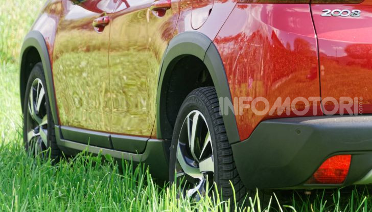 Prova video Peugeot 2008 BlueHDi 120 EAT6, l’abbinata che mancava! - Foto 9 di 48