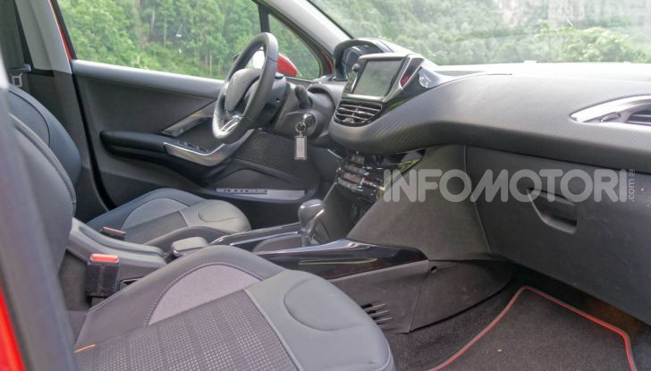 Prova video Peugeot 2008 BlueHDi 120 EAT6, l’abbinata che mancava! - Foto 34 di 48